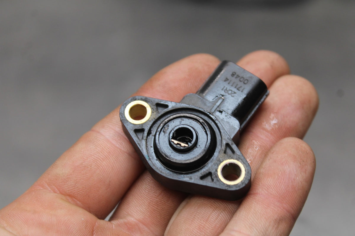 18 YAMAHA YZF R1  ENGINE MOTOR SENSOR SET PAIR BB838