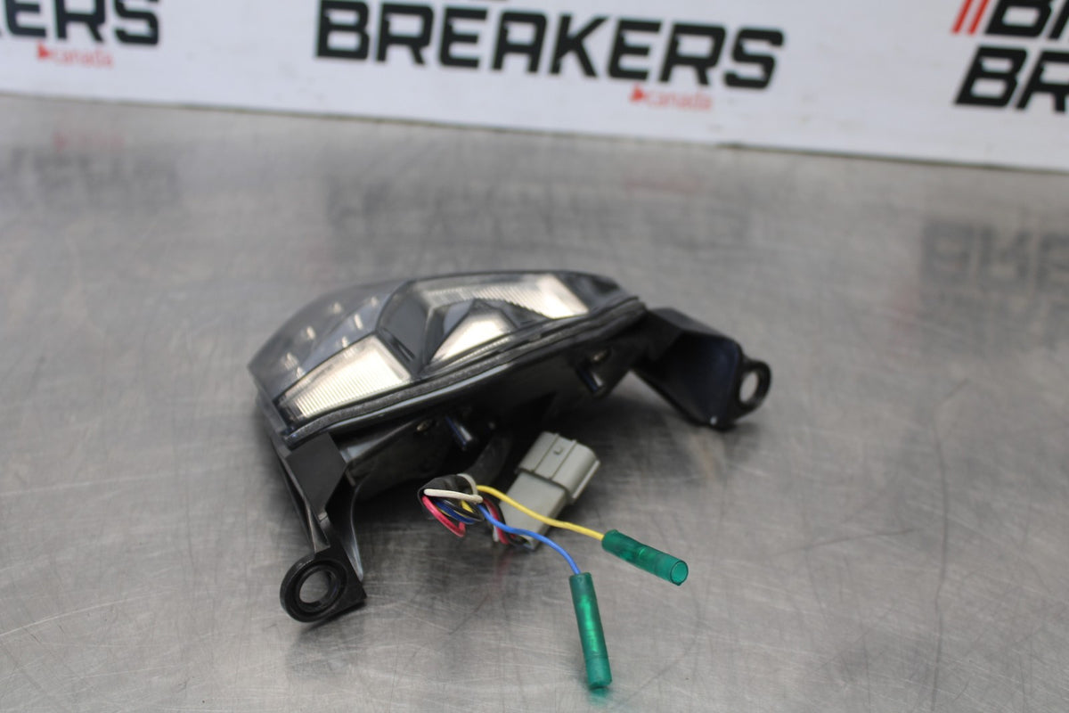 08 KAWASAKI NINJA ZX10R AFTERMARKET REAR TAIL TAILLIGHT BACK BRAKE LIGHT BB902