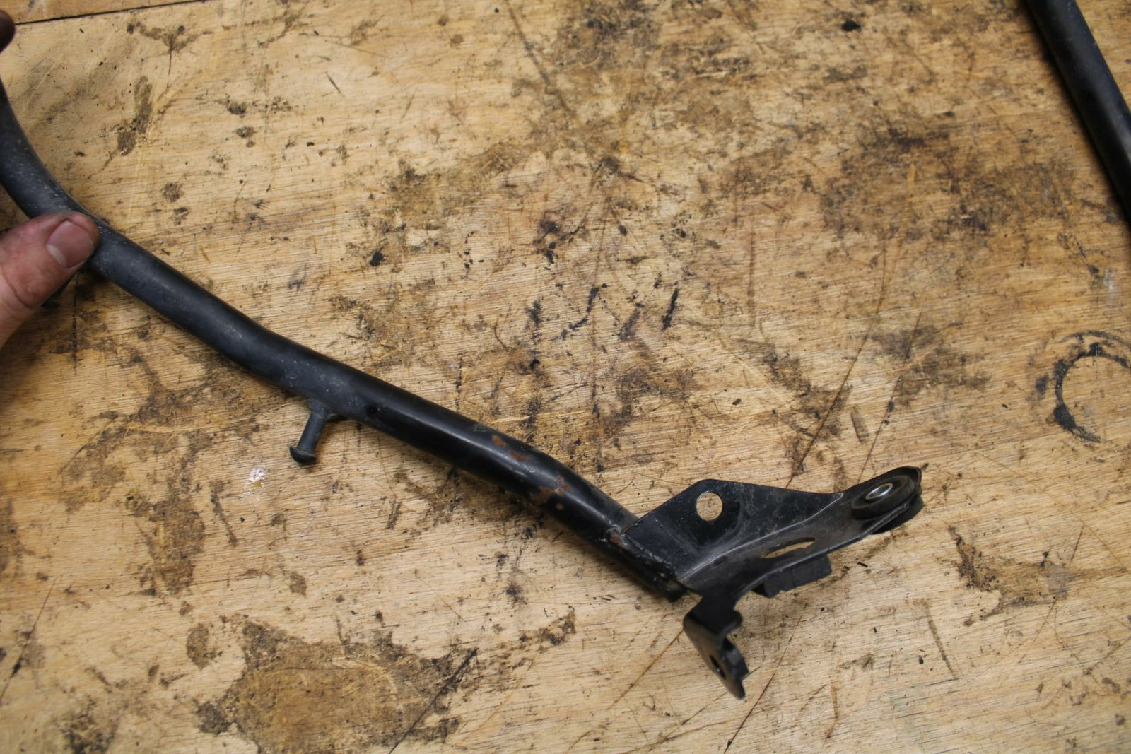 04-09 SUZUKI GS500F PASSENGER REAR SEAT GRAB BAR HANDLE SET BB335