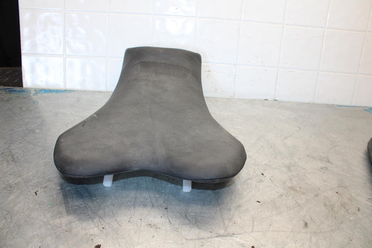09-16 SUZUKI GSXR1000 FRONT DRIVERS SEAT PAD SADDLE PILLION BB439