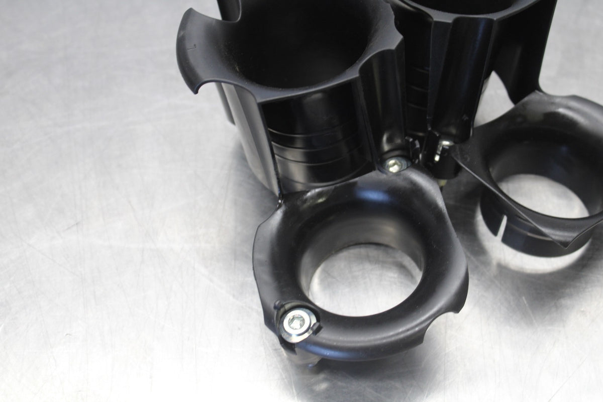 18 SUZUKI GSXR750 AIRBOX INTAKE VELOCITY STACKS BB891