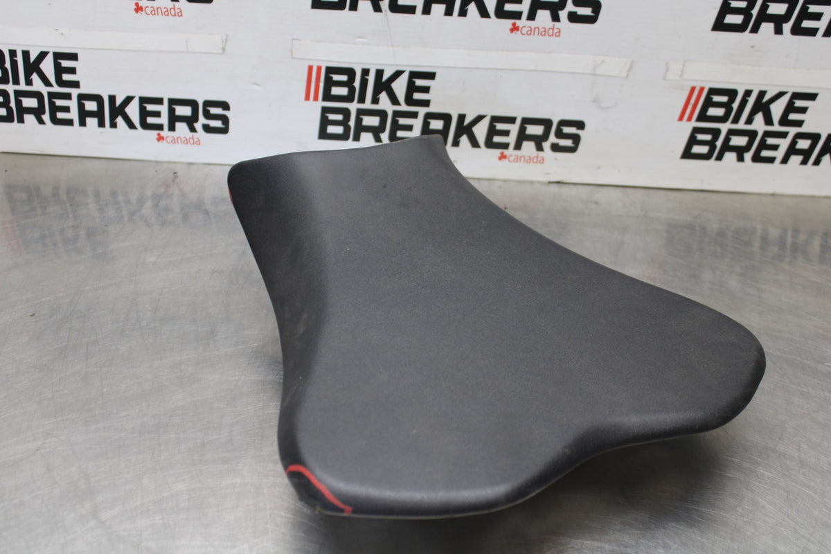13-18 KAWASAKI NINJA ZX6R FRONT DRIVERS SEAT PAD SADDLE PILLION BB915