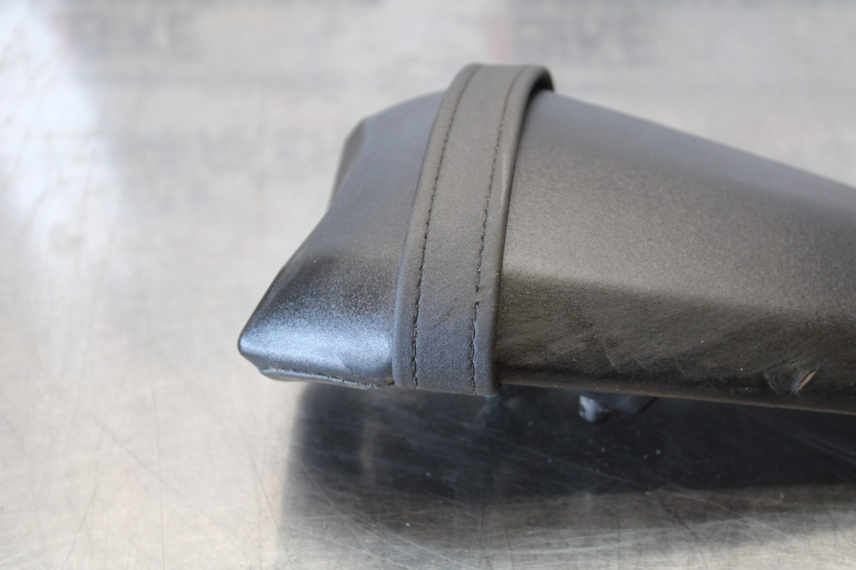 22-25 YAMAHA YZF R7 REAR BACK PASSENGER TANDEM SEAT PAD SADDLE PILLION BB176