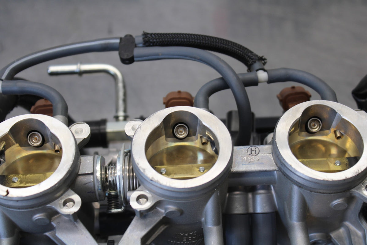 15-26 SUZUKI GSXR600 MAIN FUEL INJECTORS / THROTTLE BODIES BB888