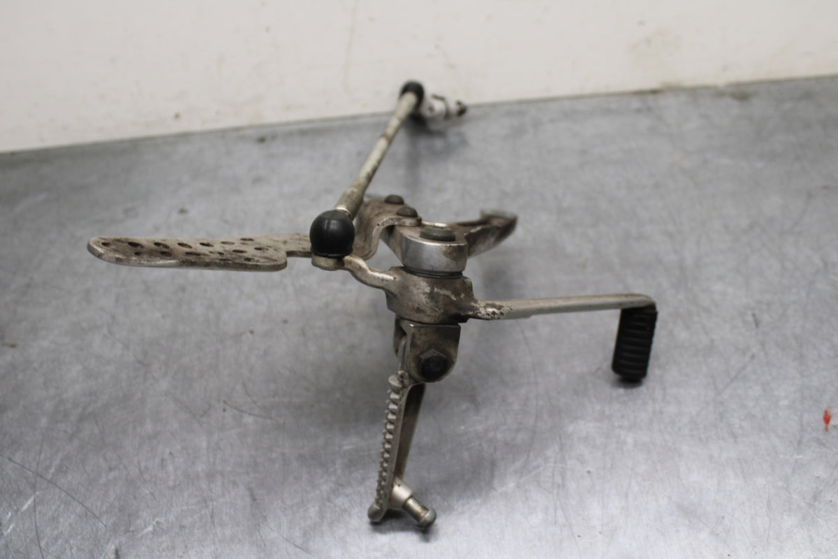 00-01 YAMAHA YZF R1 LEFT REARSET REAR SET DRIVER FOOT PEG REST STOP BB755