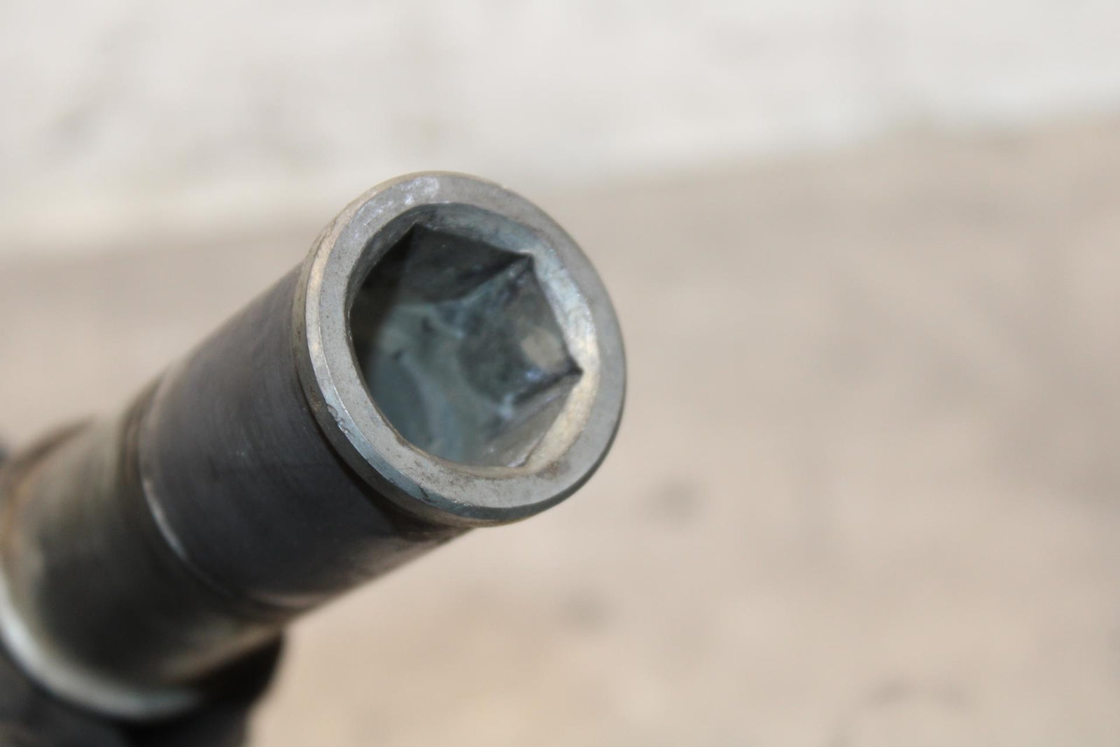 2005 Kawasaki Vulcan 1600 VN1600D Nomad FRONT WHEEL RIM AXLE PIVOT BOLT BB556