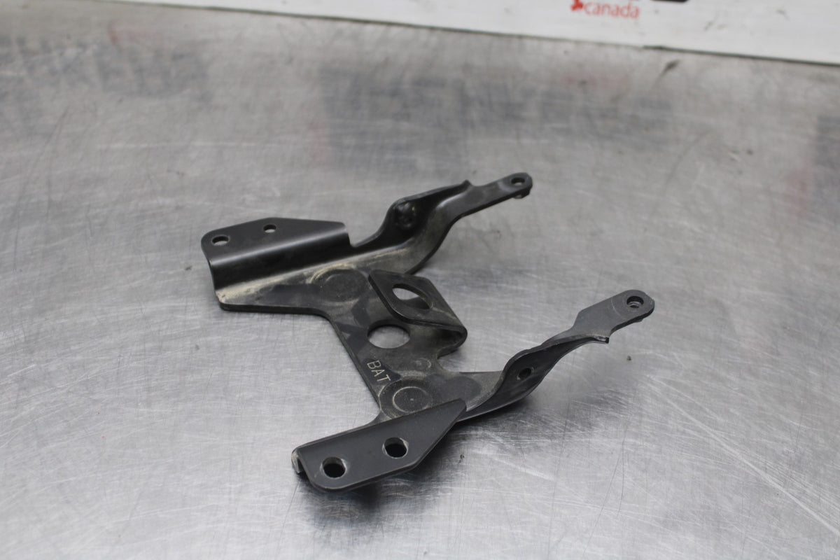 23-24 YAMAHA MT-07 FRONT SEAT MOUNTING BRACKET MOUNT BB927