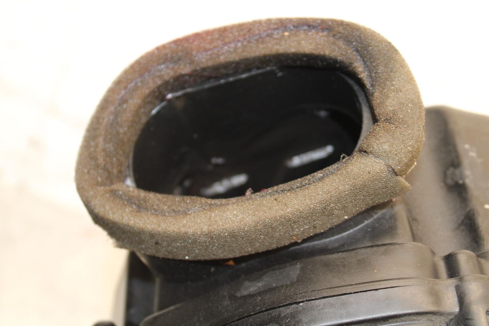 2001 Suzuki GSXR750 AIRBOX AIR INTAKE FILTER BOX 13700-35F00 BB553