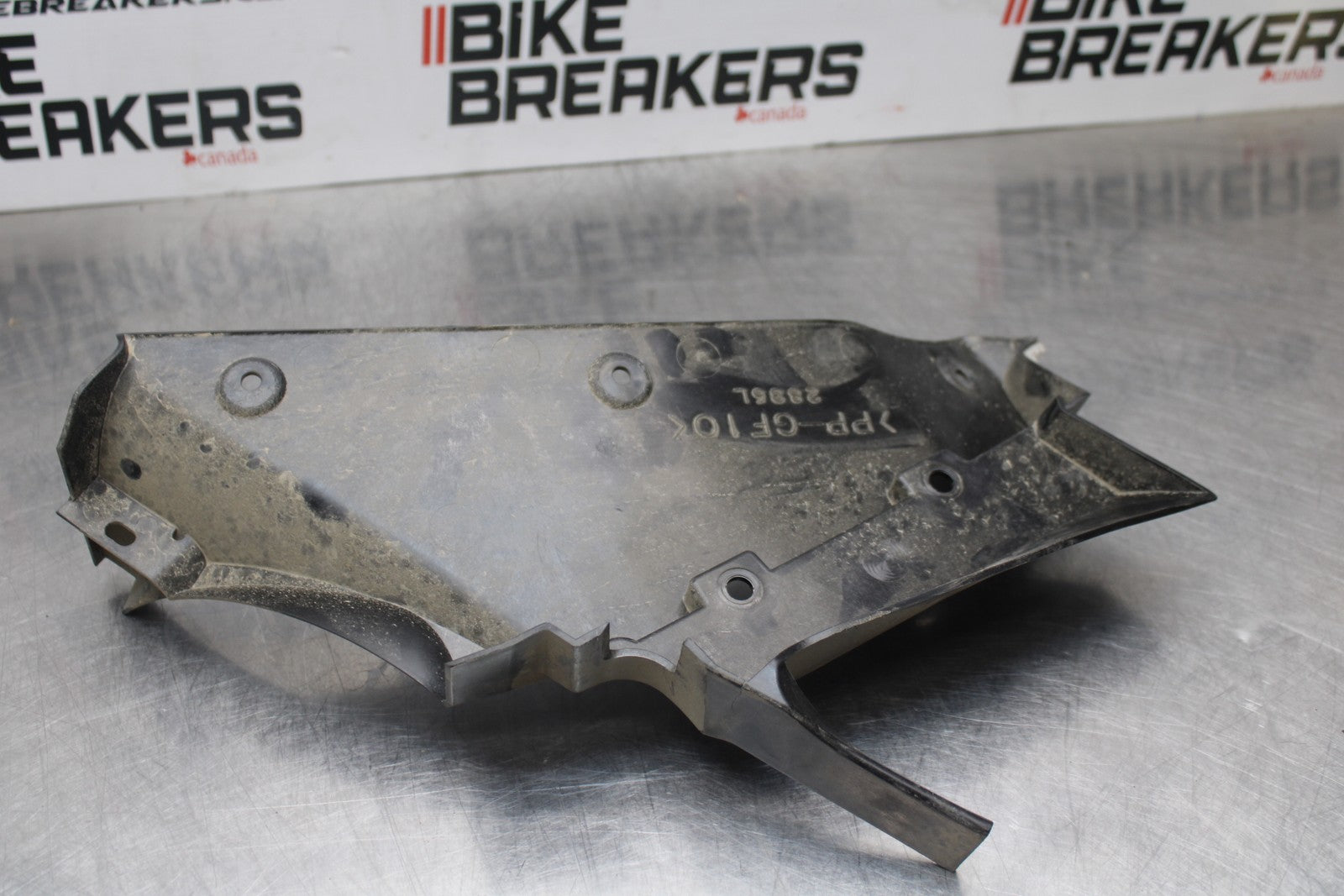 22-25 YAMAHA YZF R7 LEFT INNER FAIRING COWL PANEL TRIM OEM BB769
