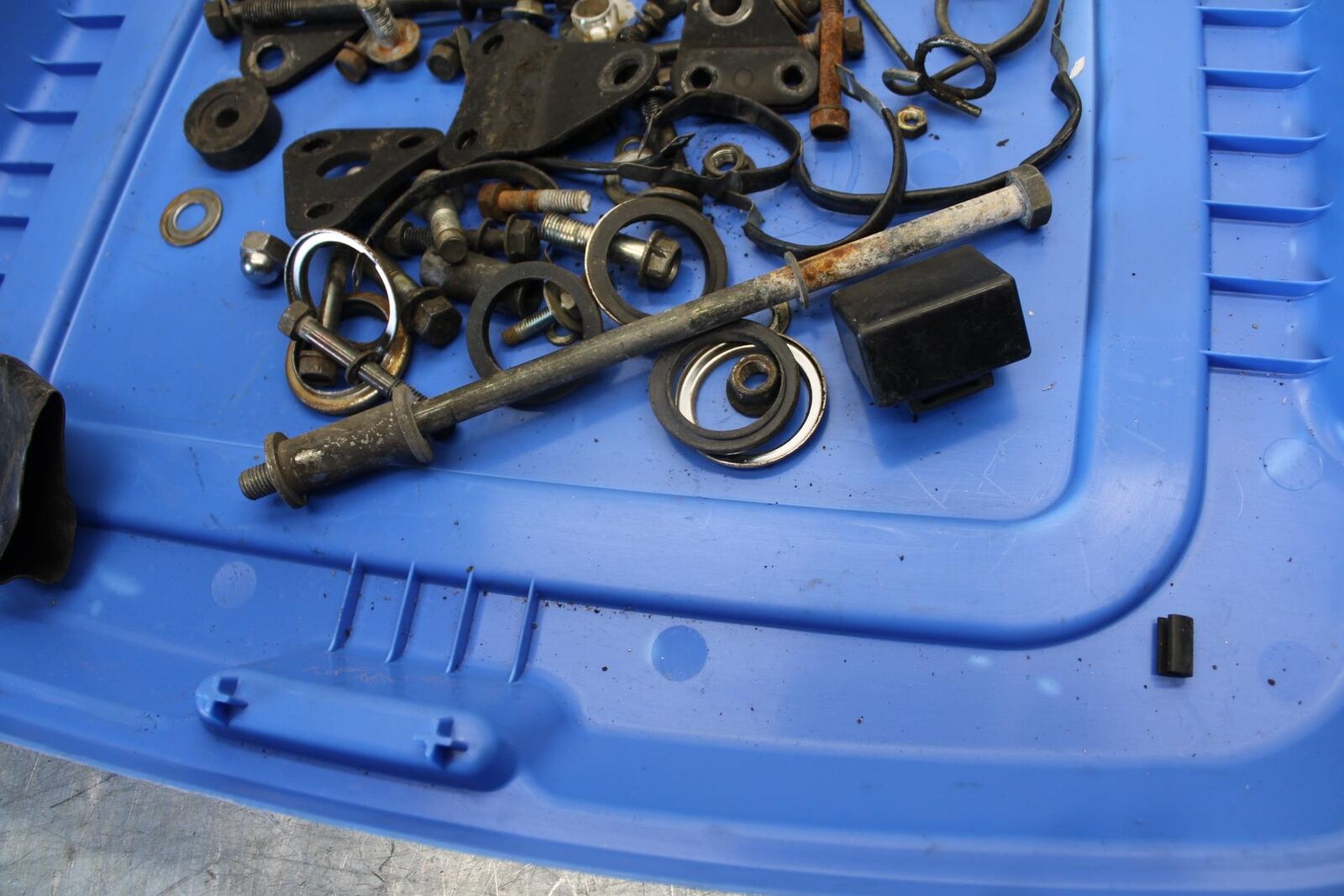 1982 Suzuki GS450L LEFTOVER MOUNTING BOLTS HARDWARE MOTOR SCREWS BB52