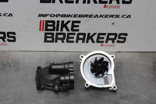 18 YAMAHA YZF R1  ENGINE WATER COOLANT PUMP  BB838
