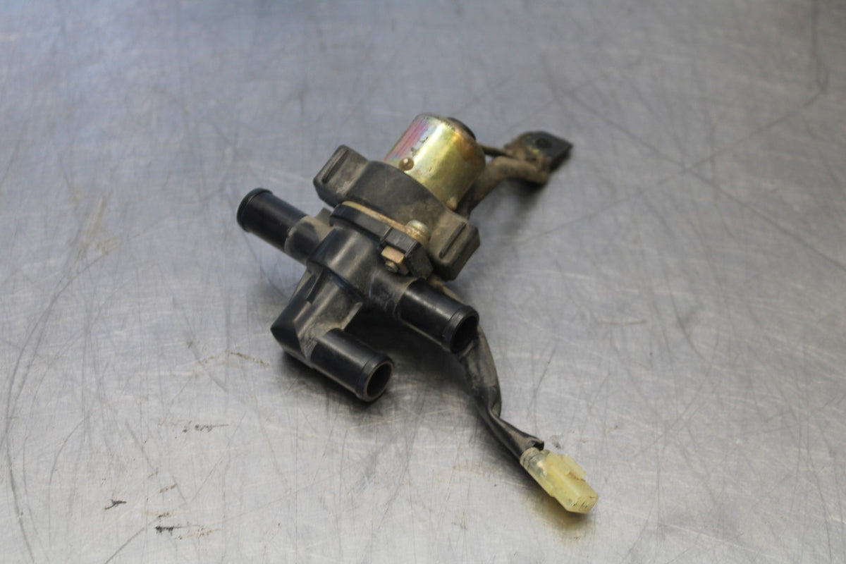 05 YAMAHA YZF R6 AIR VALVE SOLENOID TOP ENGINE SWITCH SENSOR BB894