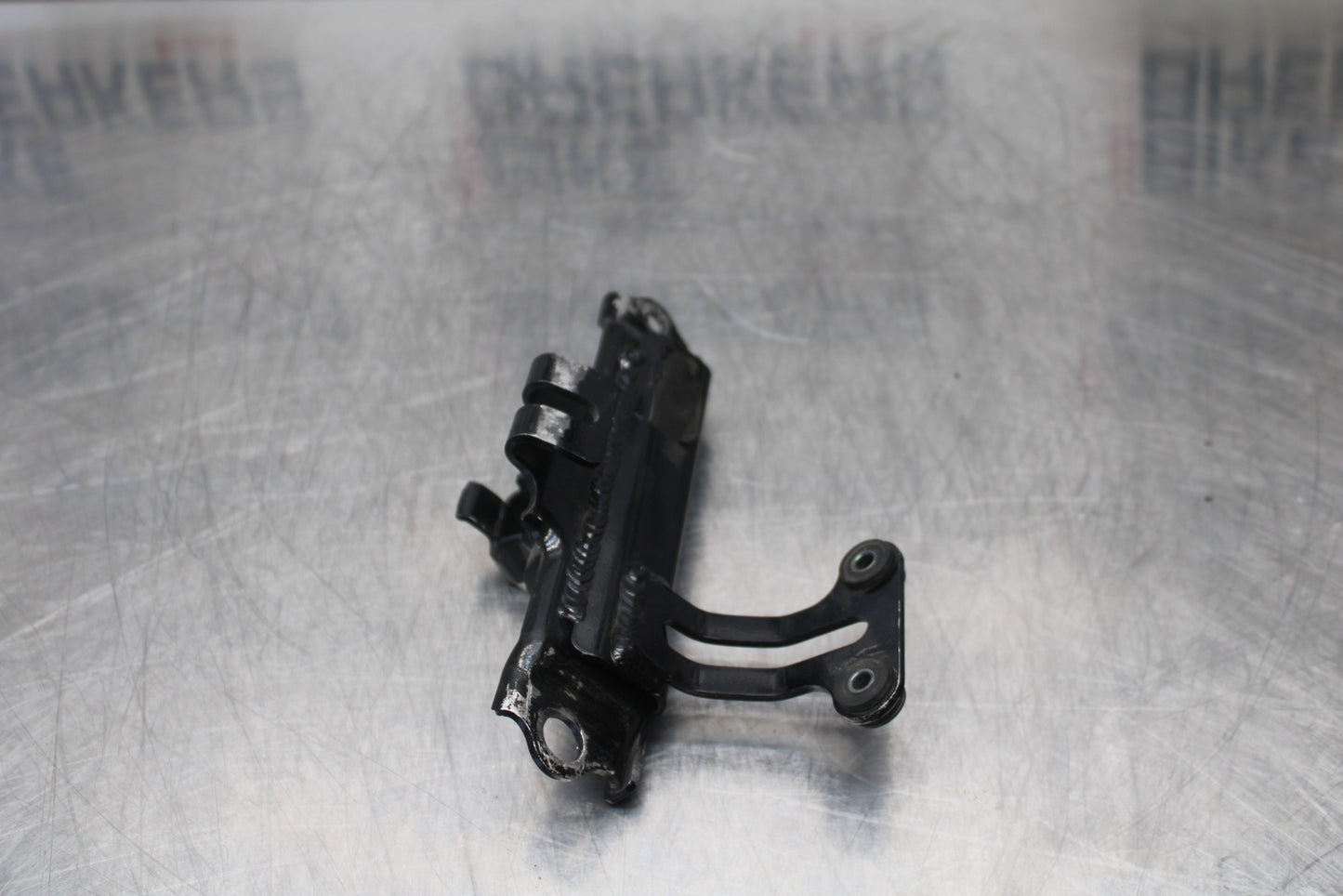 04-05 KAWASAKI NINJA ZX10R GAS TANK FUEL PETROL RESERVOIR BRACKET MOUNT BB163