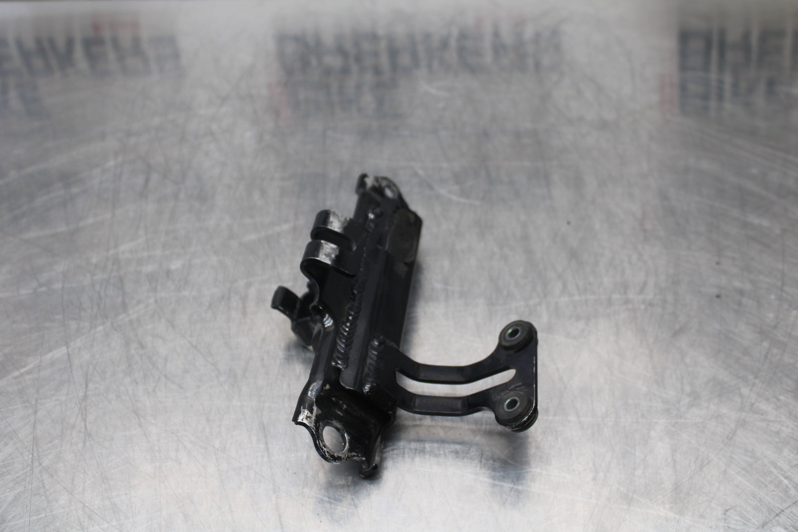 04-05 KAWASAKI NINJA ZX10R GAS TANK FUEL PETROL RESERVOIR BRACKET MOUNT BB163