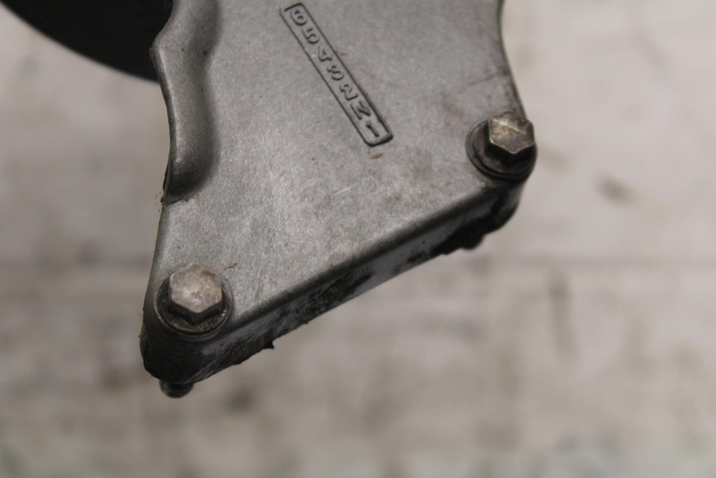 00-01 KAWASAKI ZZR600 ENGINE SPROCKET COVER BB568