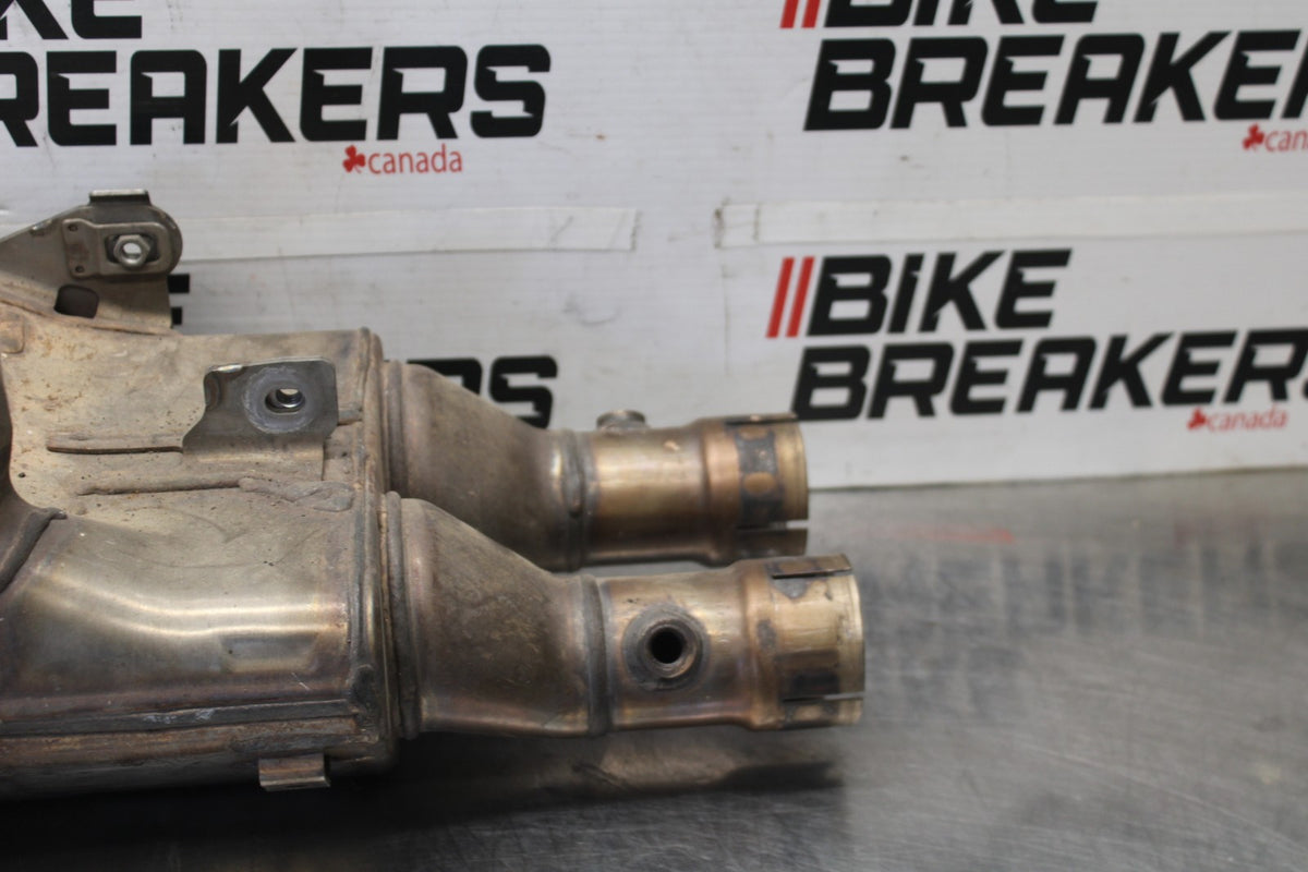 17 YAMAHA FZ10 EXHAUST MIDPIPE MID MIDDLE PIPE BB00