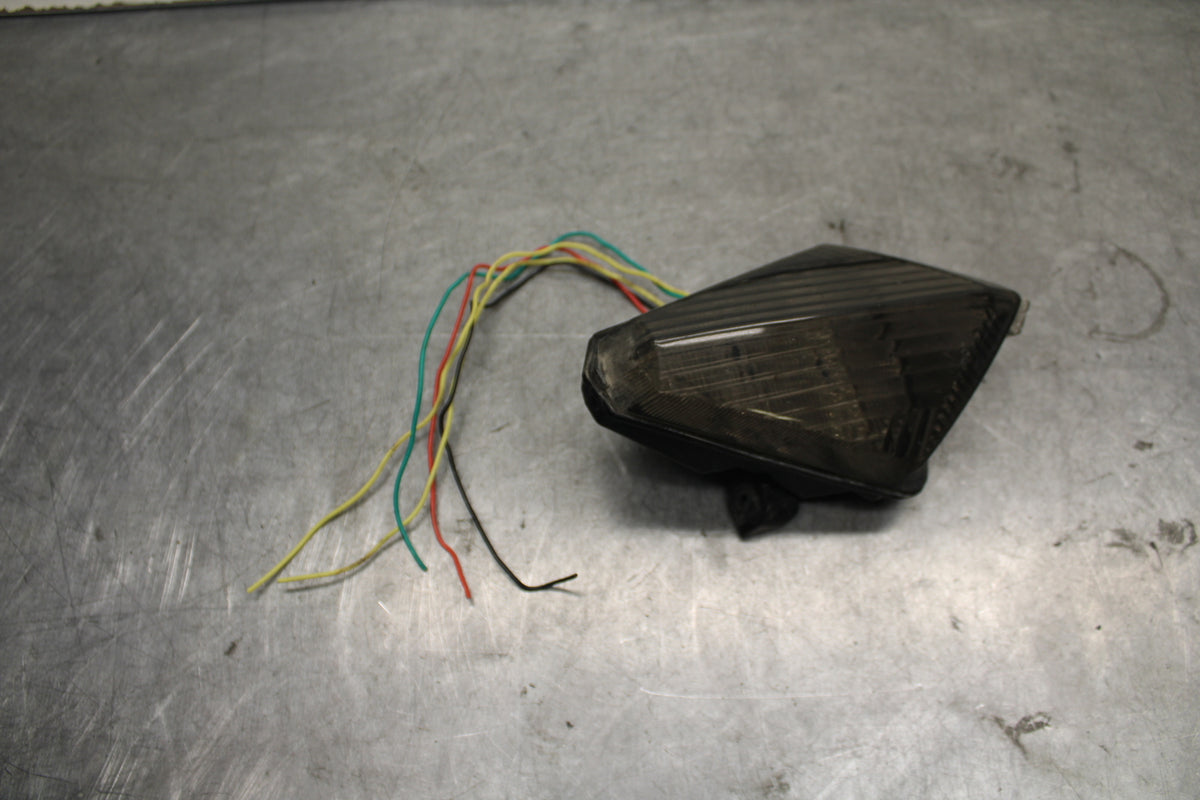 07-08 YAMAHA YZF R1 AFTERMARKET REAR TAIL TAILLIGHT BACK BRAKE LIGHT BB675