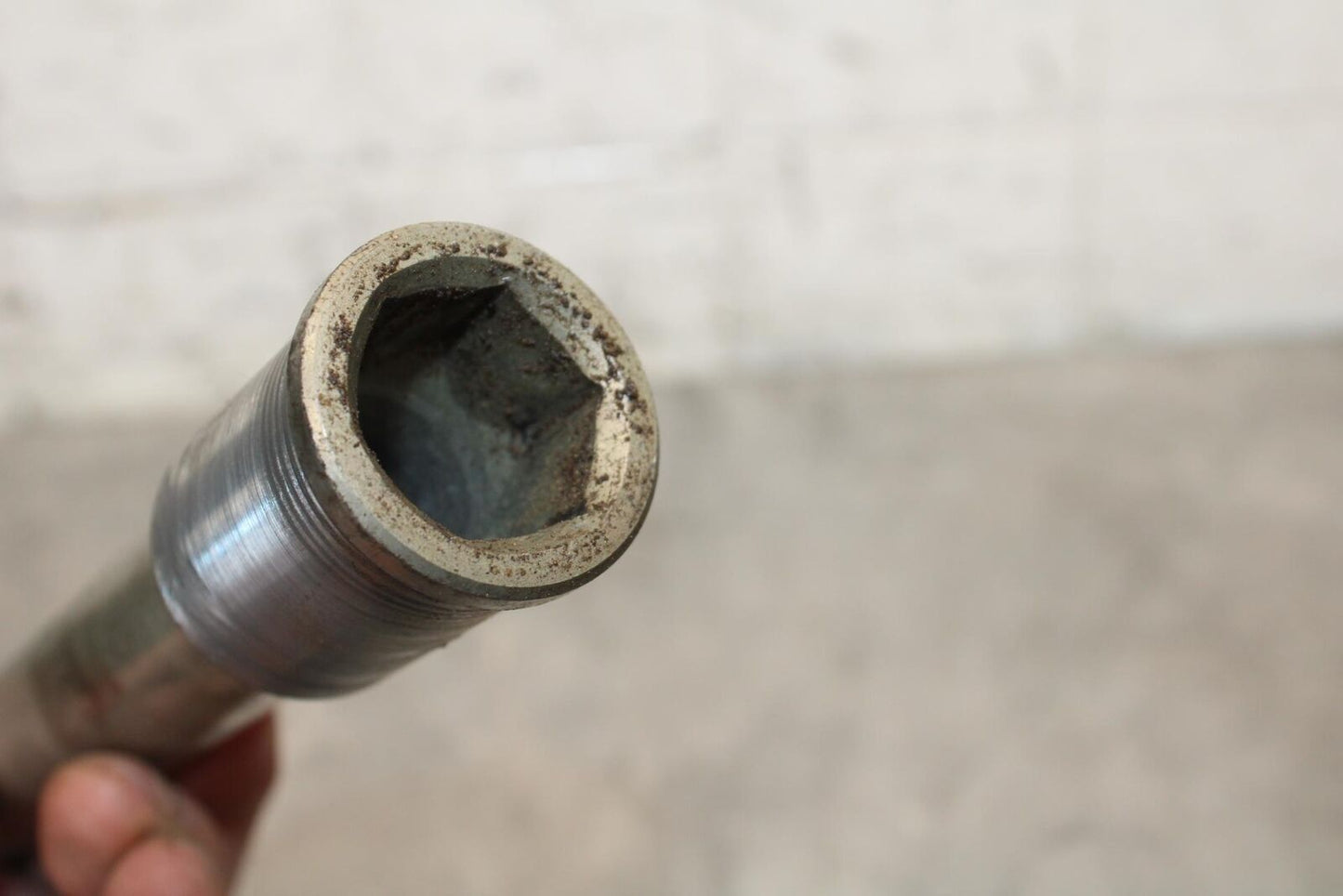 2011 Kawasaki Ninja ZX10R ZX1000K ABS FRONT WHEEL RIM AXLE   BB555