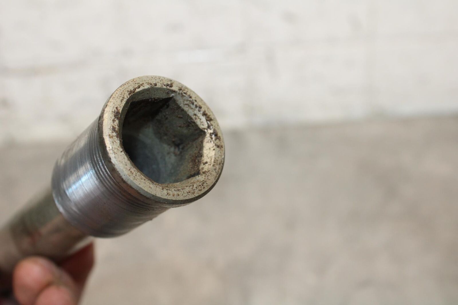 2011 Kawasaki Ninja ZX10R ZX1000K ABS FRONT WHEEL RIM AXLE   BB555