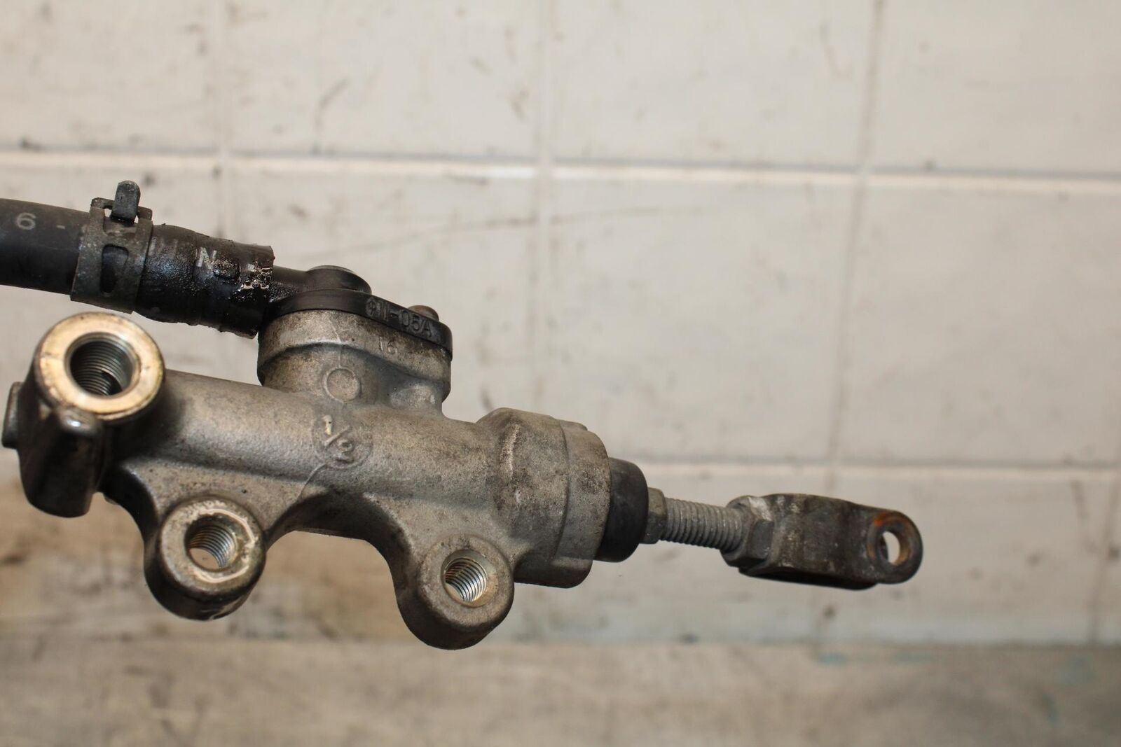 1997 Suzuki Bandit 1200 GSF1200S REAR BRAKE MASTER CYLINDER W RESERVOIR BB559