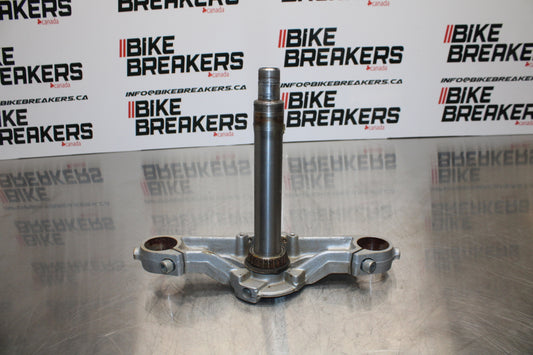 04 SUZUKI INTRUDER 800 FRONT FORKS CLAMP LOWER TRIPLE TREE STEM BB758