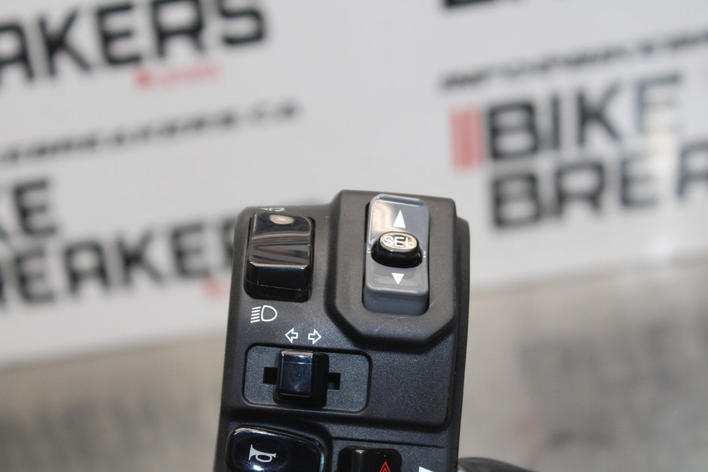 23-24 KAWASAKI NINJA ZX14R LEFT CLIP ON HANDLE HORN SIGNALS SWITCHES BB764