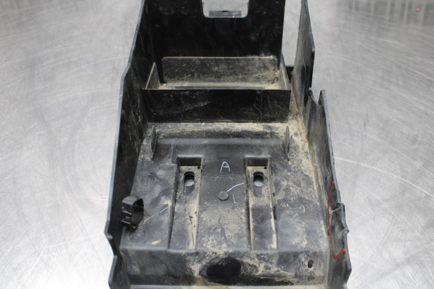 18-23 KAWASAKI NINJA 400 EX400 ABS REAR TAIL BATTERY TRAY PLASTIC BB177