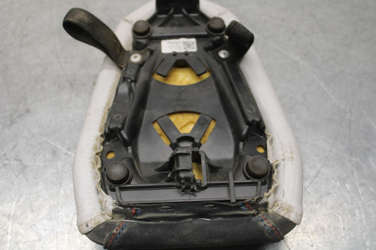 21-23 BMW BMW M1000RR REAR BACK PASSENGER TANDEM SEAT PAD SADDLE PILLION BB623