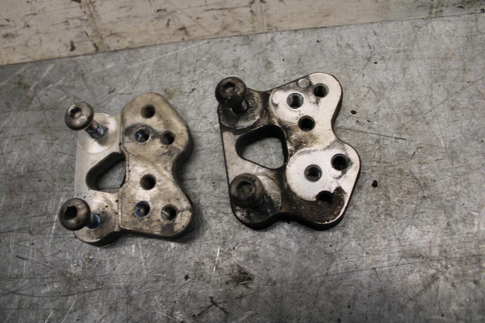 2007 Suzuki GSXR600 LEFT RIGHT REARSET REAR SET DRIVER PEG BRACKETS MOUNTS BB540