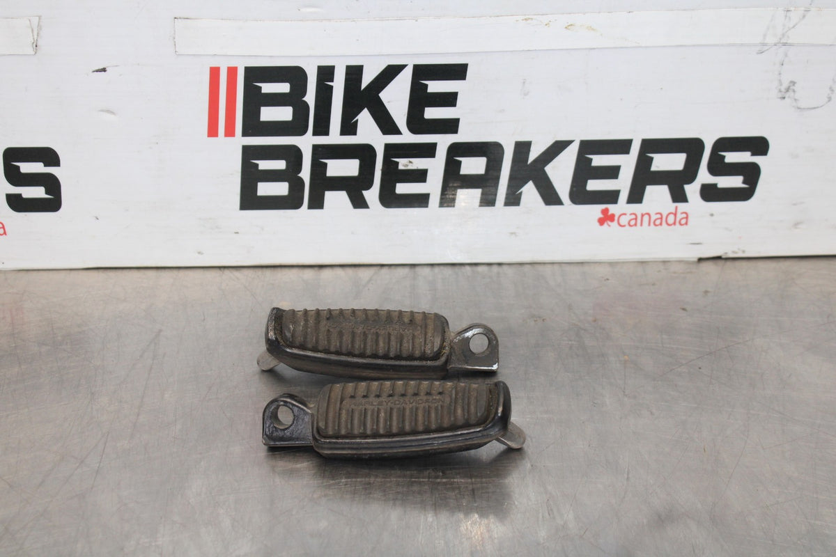 09-17 HARLEY-DAVIDSON V-ROD FRONT FOOT RESTS PEGS STEPS SET PAIR BB886