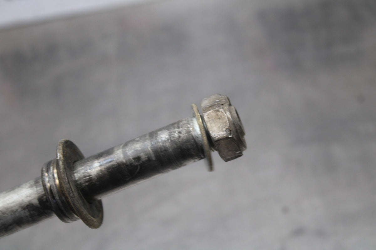 98-05 HONDA SUPER HAWK 1000 VTR1000F REAR AXLE BACK WHEEL RIM BOLT AXEL BB924