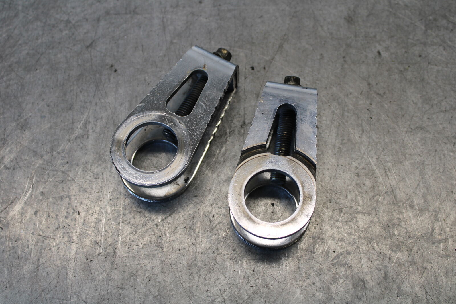 03-04 HONDA CBR600RR SWINGARM CHAIN TENSIONER ADJUSTMENT BRACKETS BB661