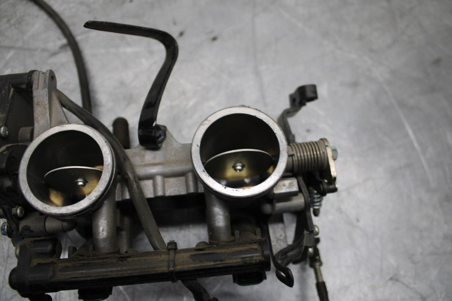 12-17 KAWASAKI NINJA 650 MAIN FUEL INJECTORS / THROTTLE BODIES BB470