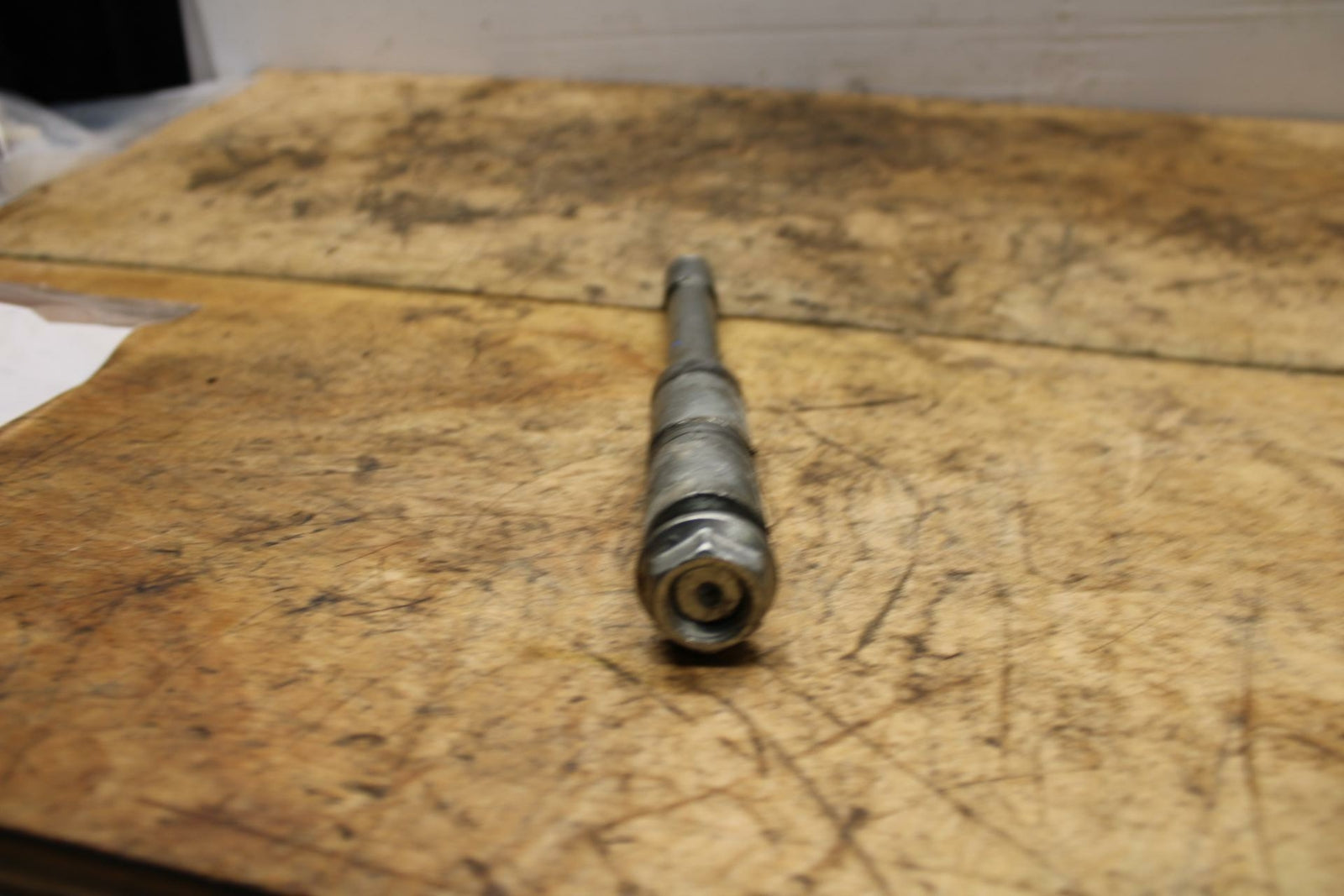 05-08 KAWASAKI VULCAN 1500 VN1500N CLASSIC FRONT WHEEL RIM AXLE PIVOT BOLT BB343