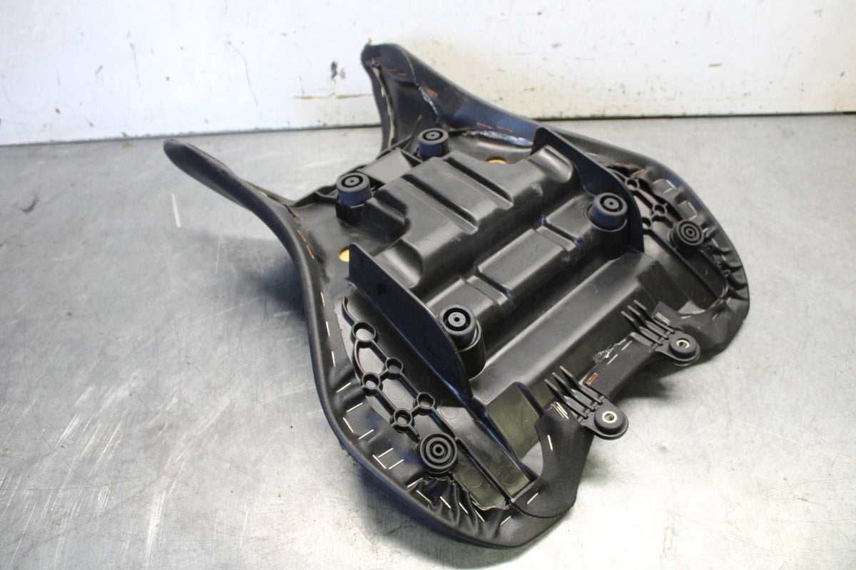 21-24 YAMAHA MT-07 FRONT DRIVERS SEAT PAD SADDLE PILLION BB662
