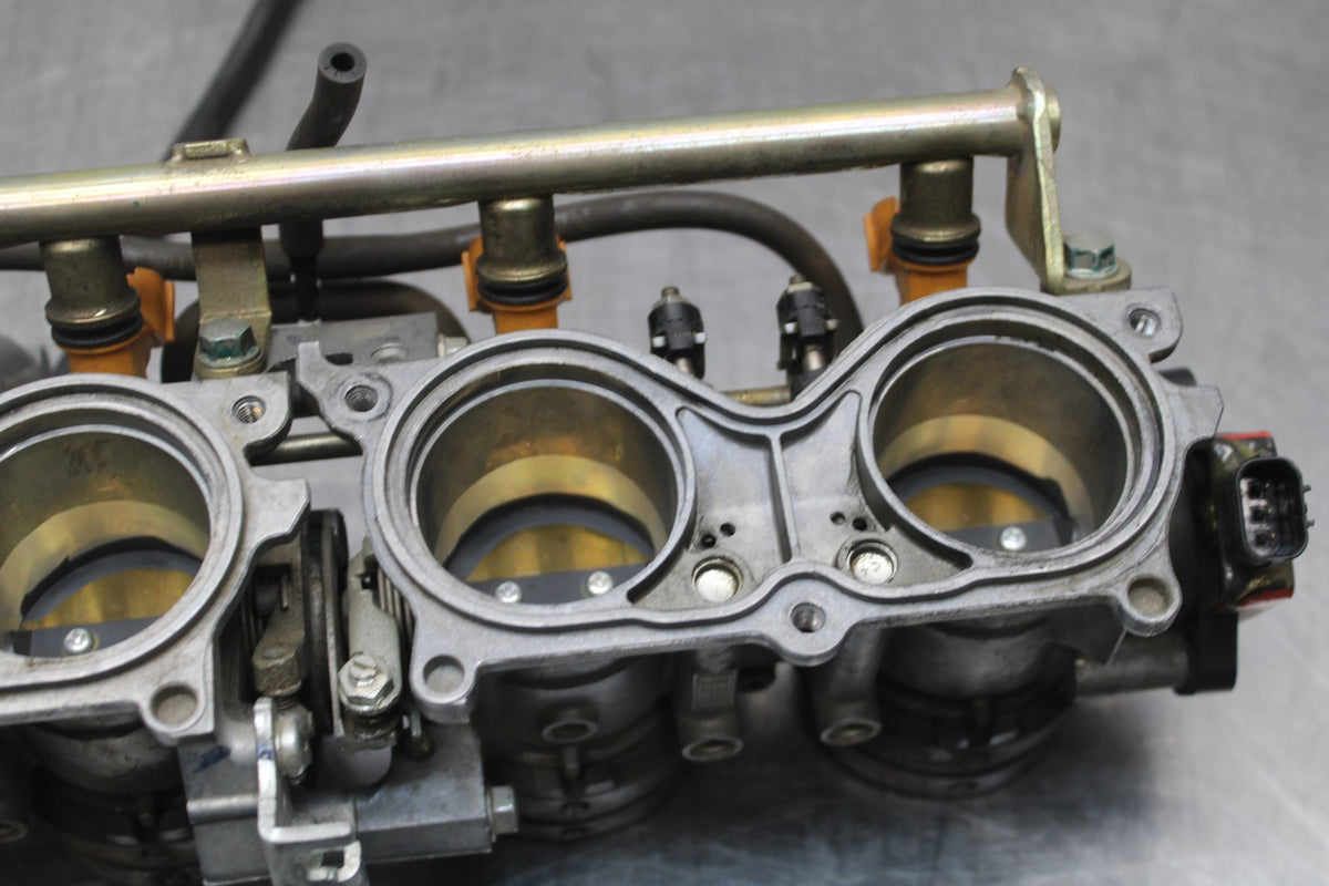 05-06 HONDA CBR600RR MAIN FUEL INJECTORS / THROTTLE BODIES BB624