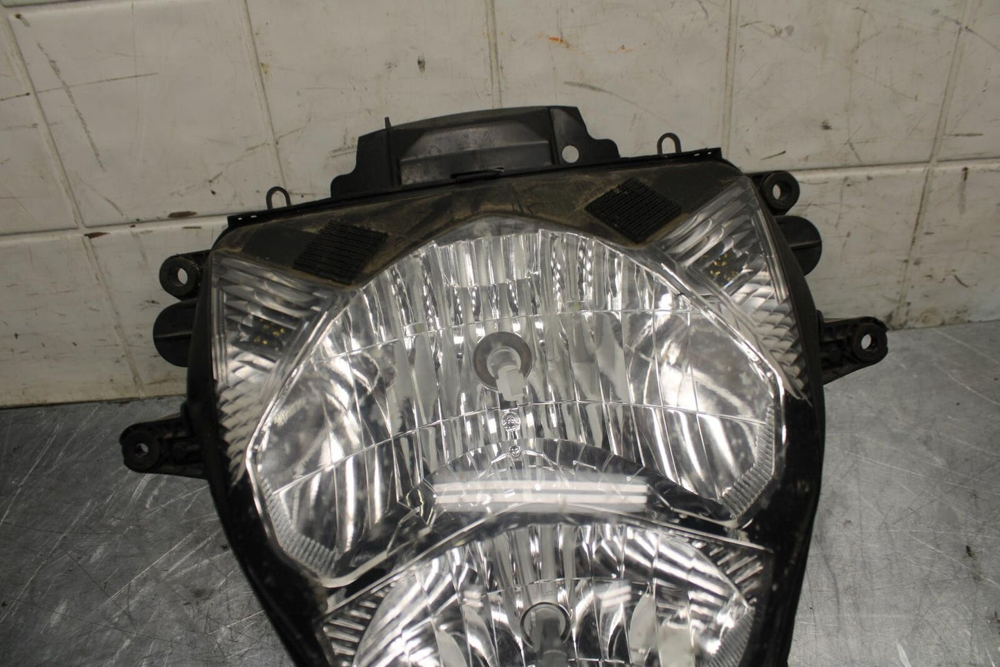 13 SUZUKI GSXR750 FRONT HEADLIGHT HEAD LIGHT LAMP BB474