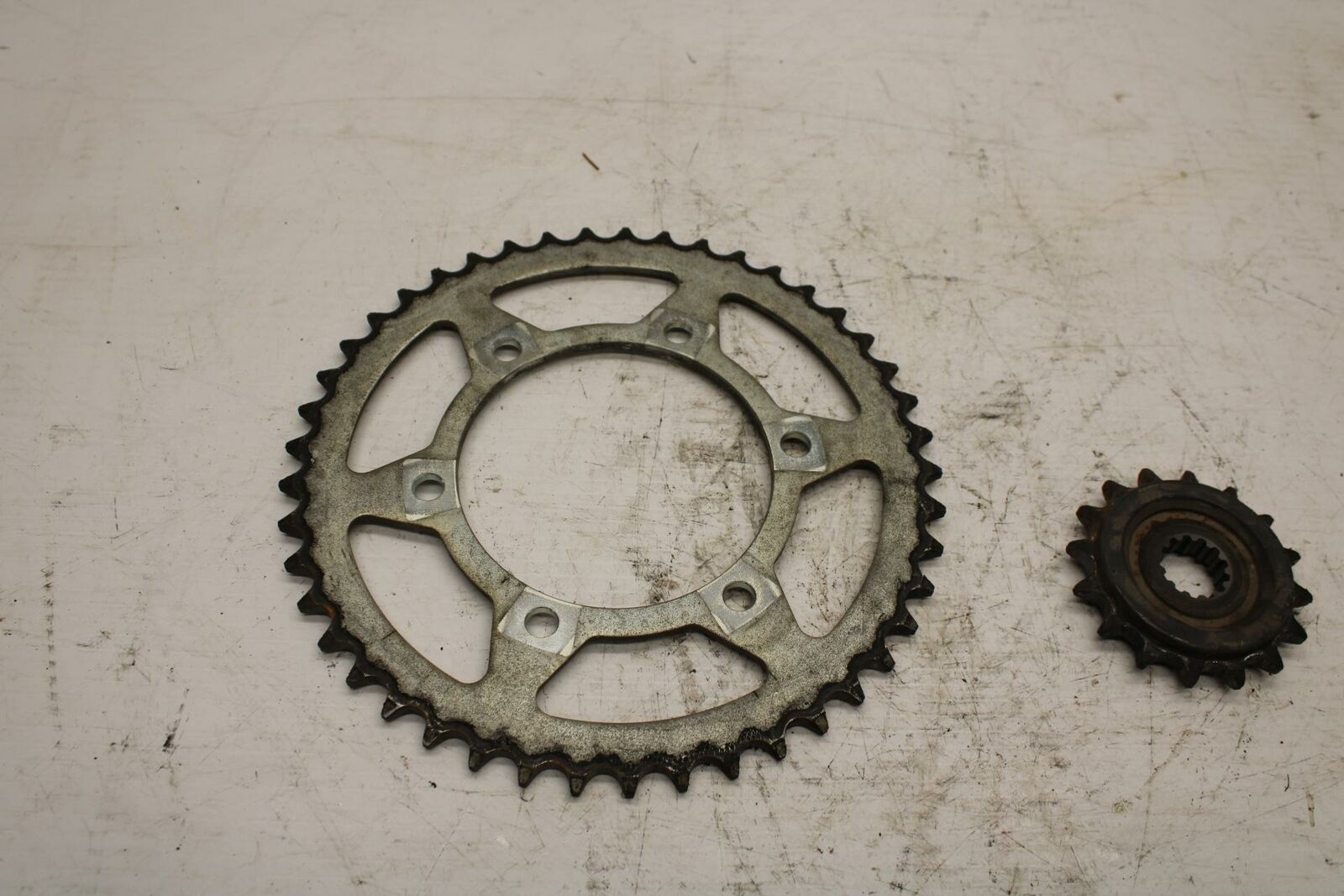 08-17 YAMAHA YZF R6 REAR BACK & FRONT SPROCKET BB354
