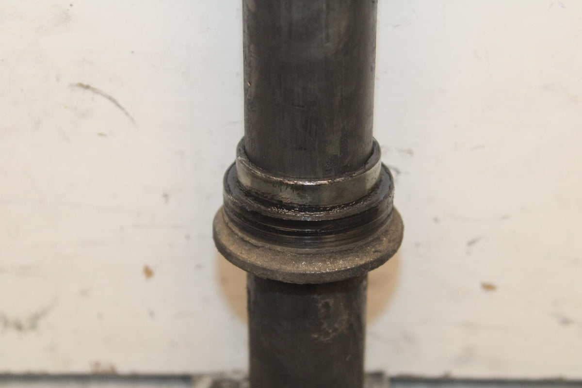 1999 Suzuki GSXR600 REAR AXLE BACK WHEEL RIM PIVOT BOLT AXEL 64711-33E30 BB608