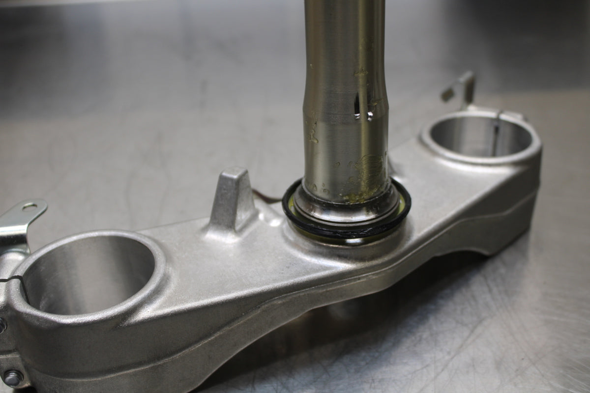 23-24 KAWASAKI NINJA ZX14R FRONT FORKS CLAMP LOWER TRIPLE TREE STEM BB141