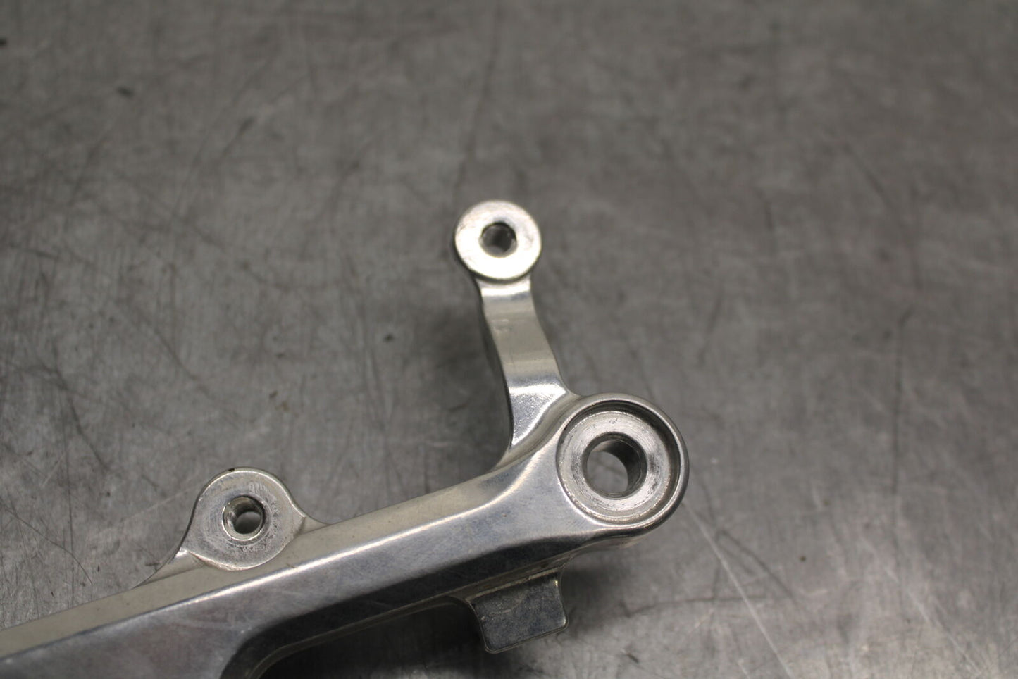 08-09 YAMAHA YZF R6S RIGHT REARSET REAR SET DRIVER FOOT PEG BRACKET MOUNT BB114