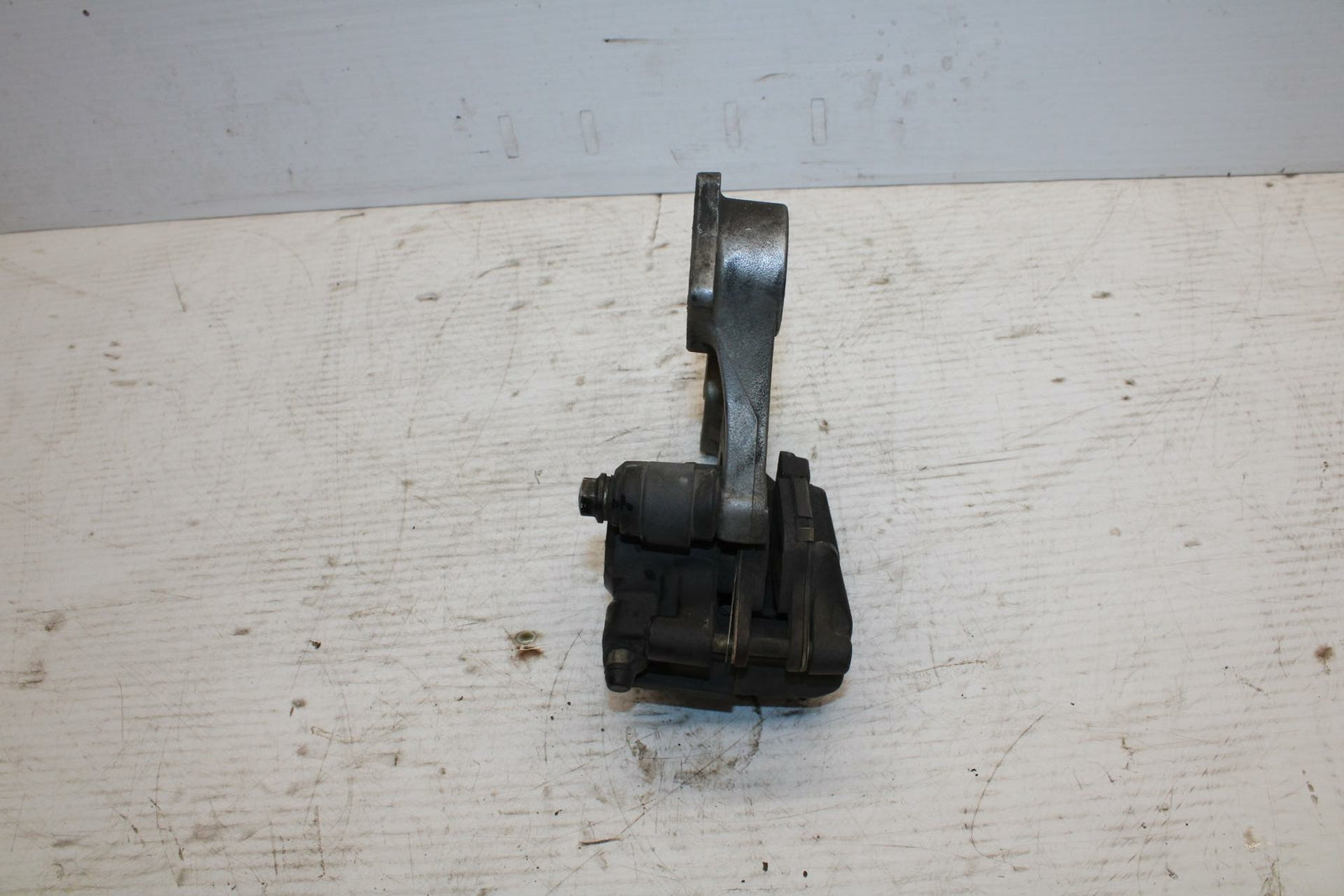 03-05 SUZUKI SV1000 REAR BACK BRAKE CALIPER W MOUNT BRACKET BB296