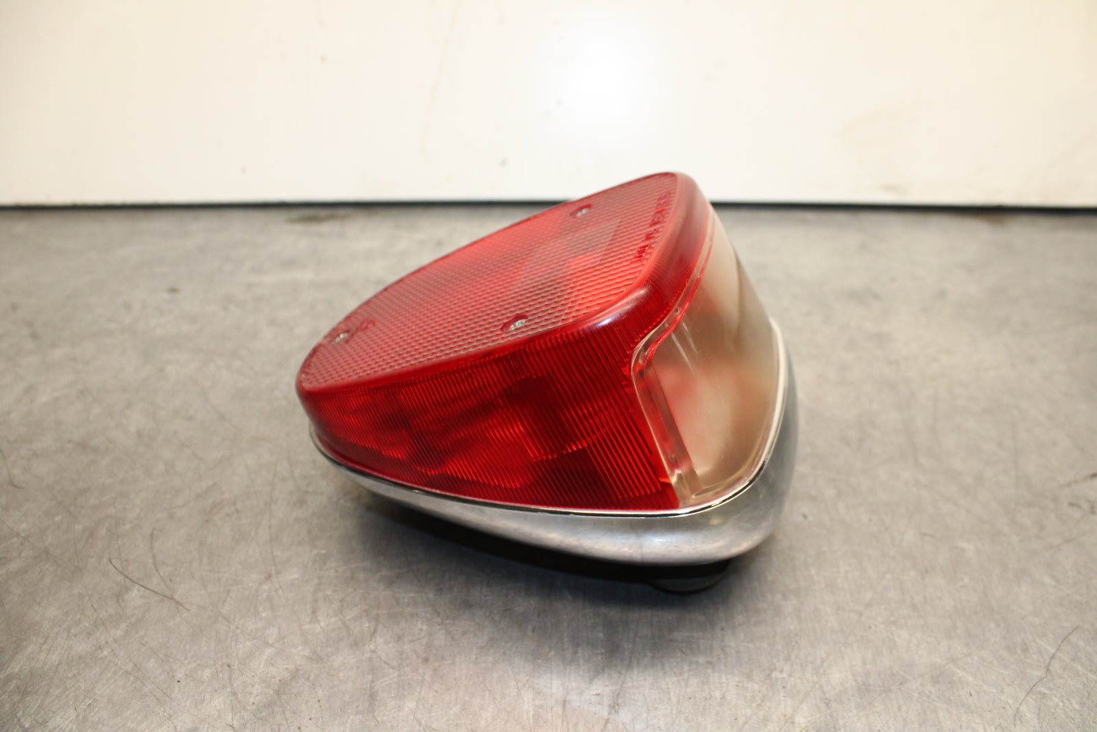 06-07 YAMAHA V STAR 1100 TAILLIGHT REAR TAIL BRAKE LIGHT BB124