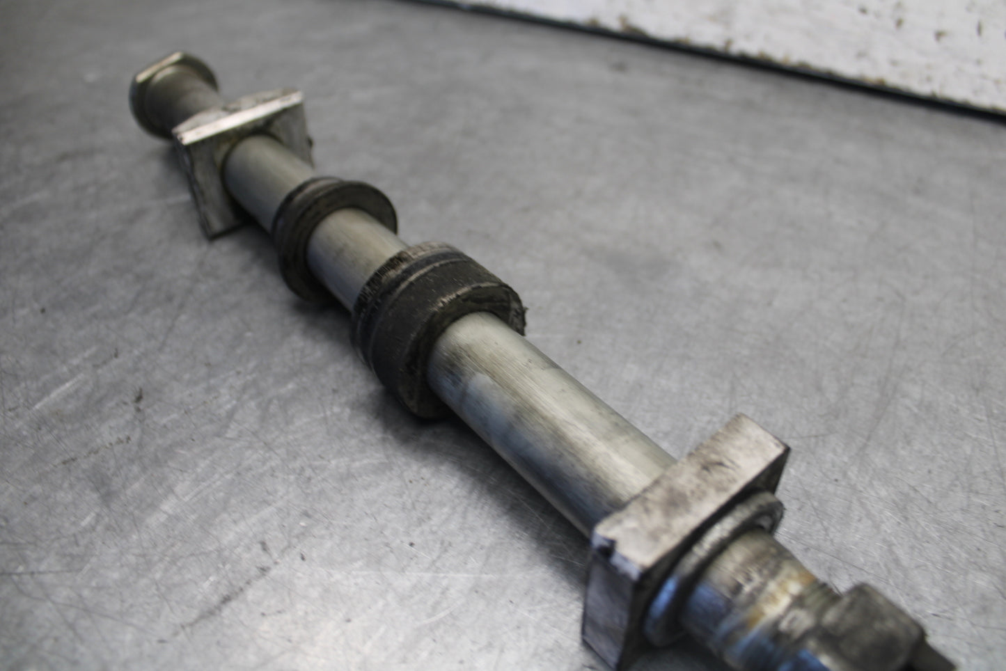 09-12 KAWASAKI NINJA ZX6R REAR AXLE BACK WHEEL RIM BOLT AXEL 41068-0035  BB698