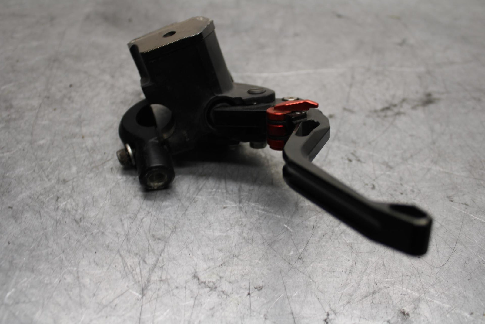 17 KAWASAKI Z900 ZR900 FRONT BRAKE MASTER CYLINDER w/ LEVER 43015-0703 BB549