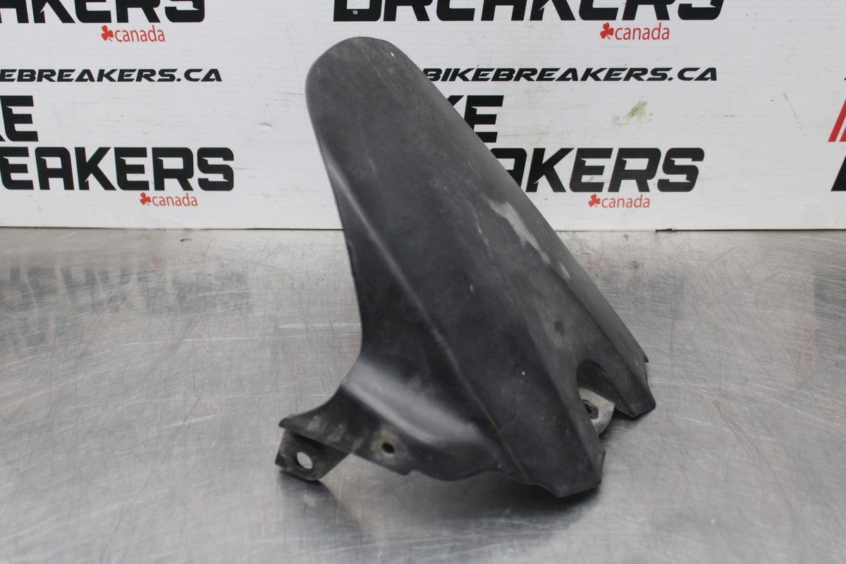 06-07 SUZUKI GSXR 600 REAR BACK WHEEL TIRE HUGGER FENDER BB845