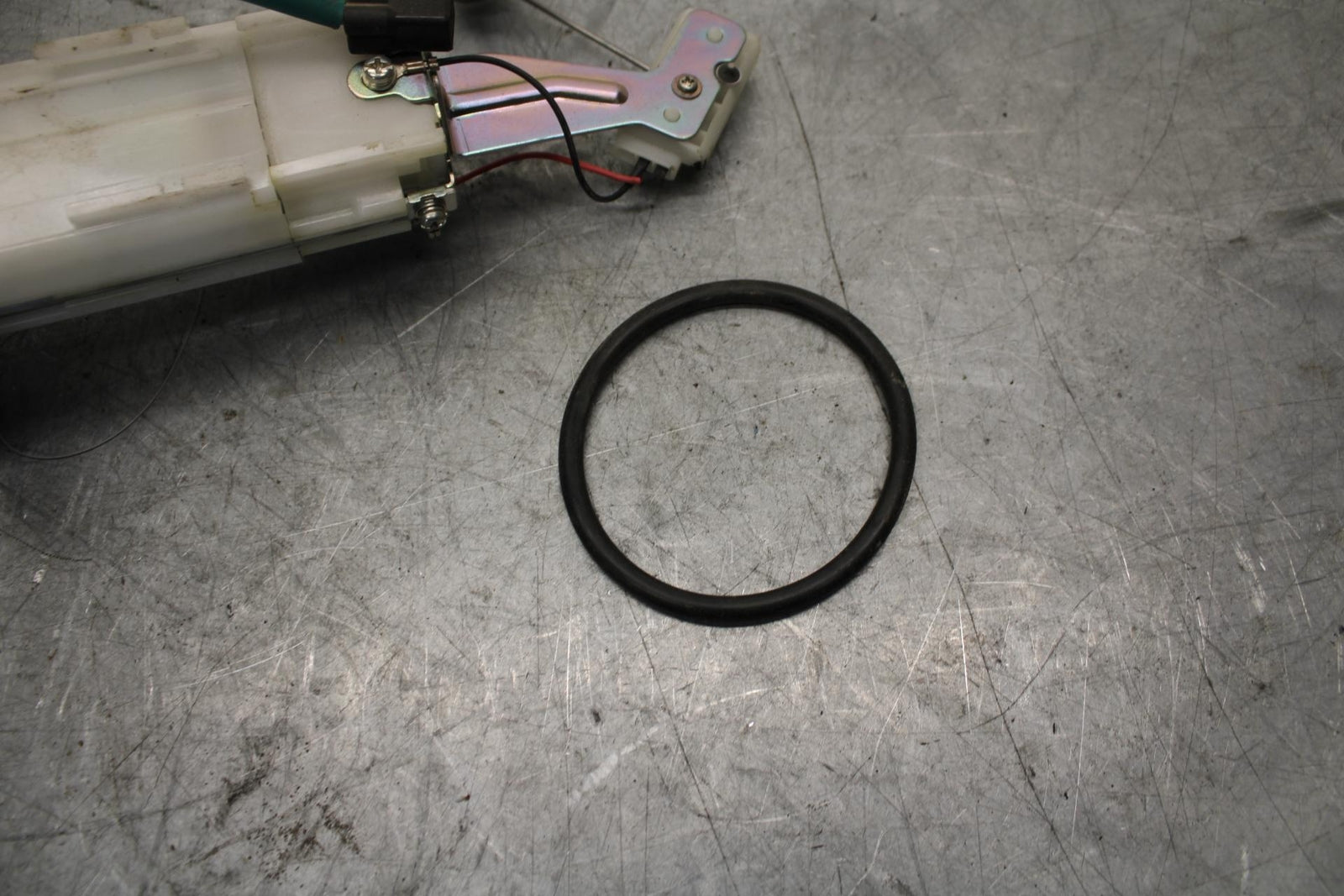 19-20 KAWASAKI NINJA ZX6R FUEL PUMP GAS PETROL SENDER UNIT 49040-0779 BB528