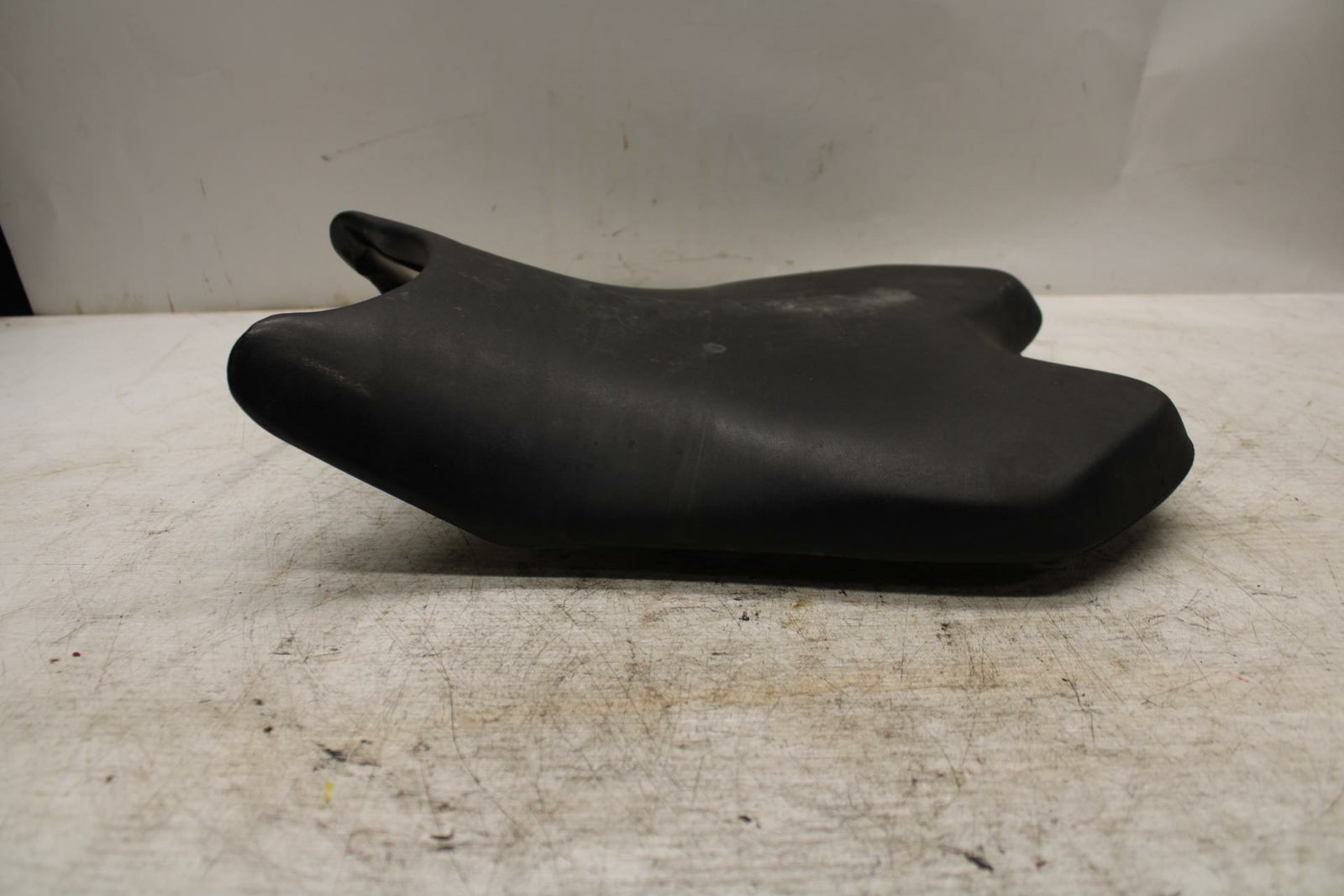 08 YAMAHA YZF R6 2c0 FRONT DRIVERS SEAT PAD SADDLE PILLION BB365