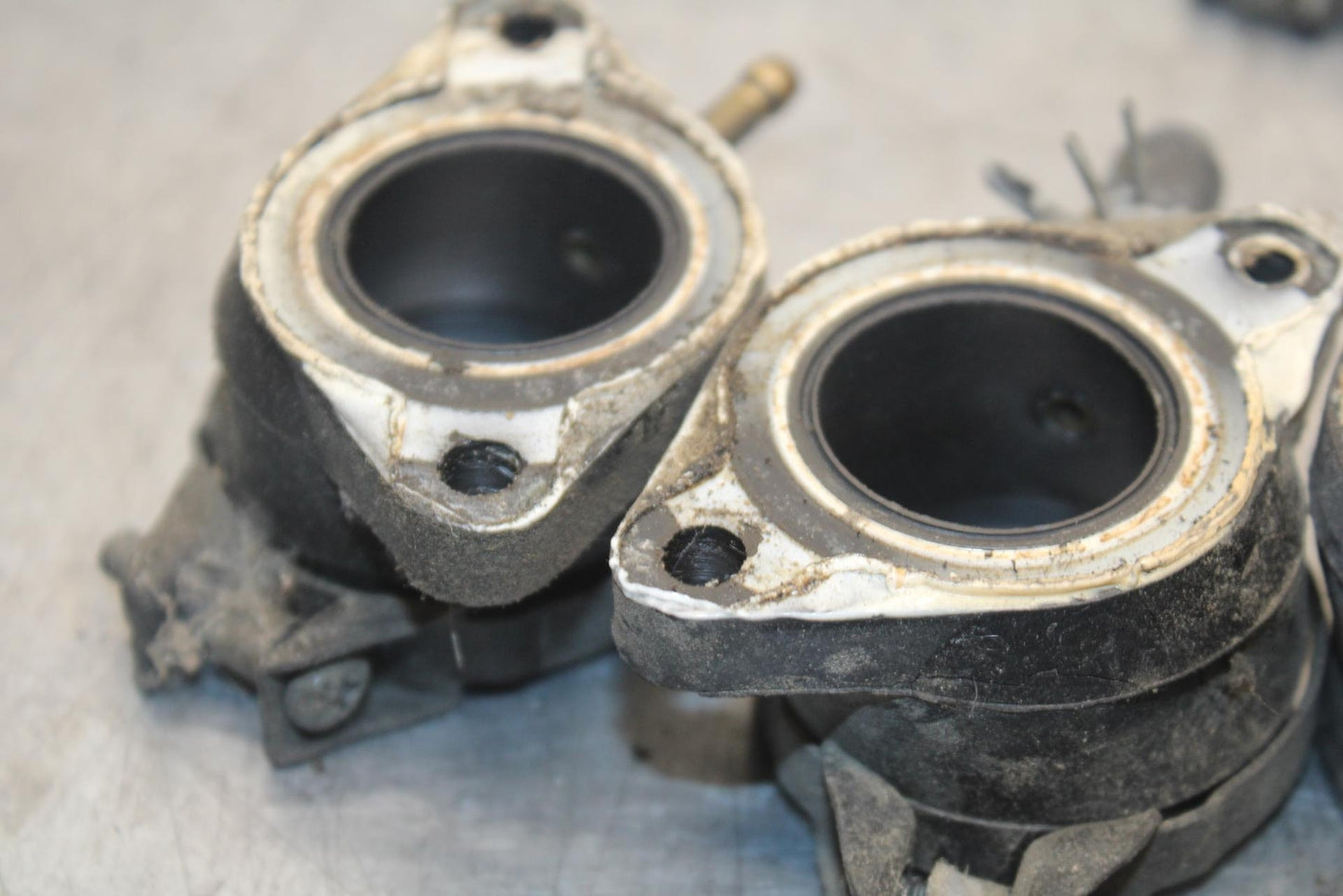 1988 Yamaha FZ600 AIRBOX INTAKE VELOCITY STACKS BB601