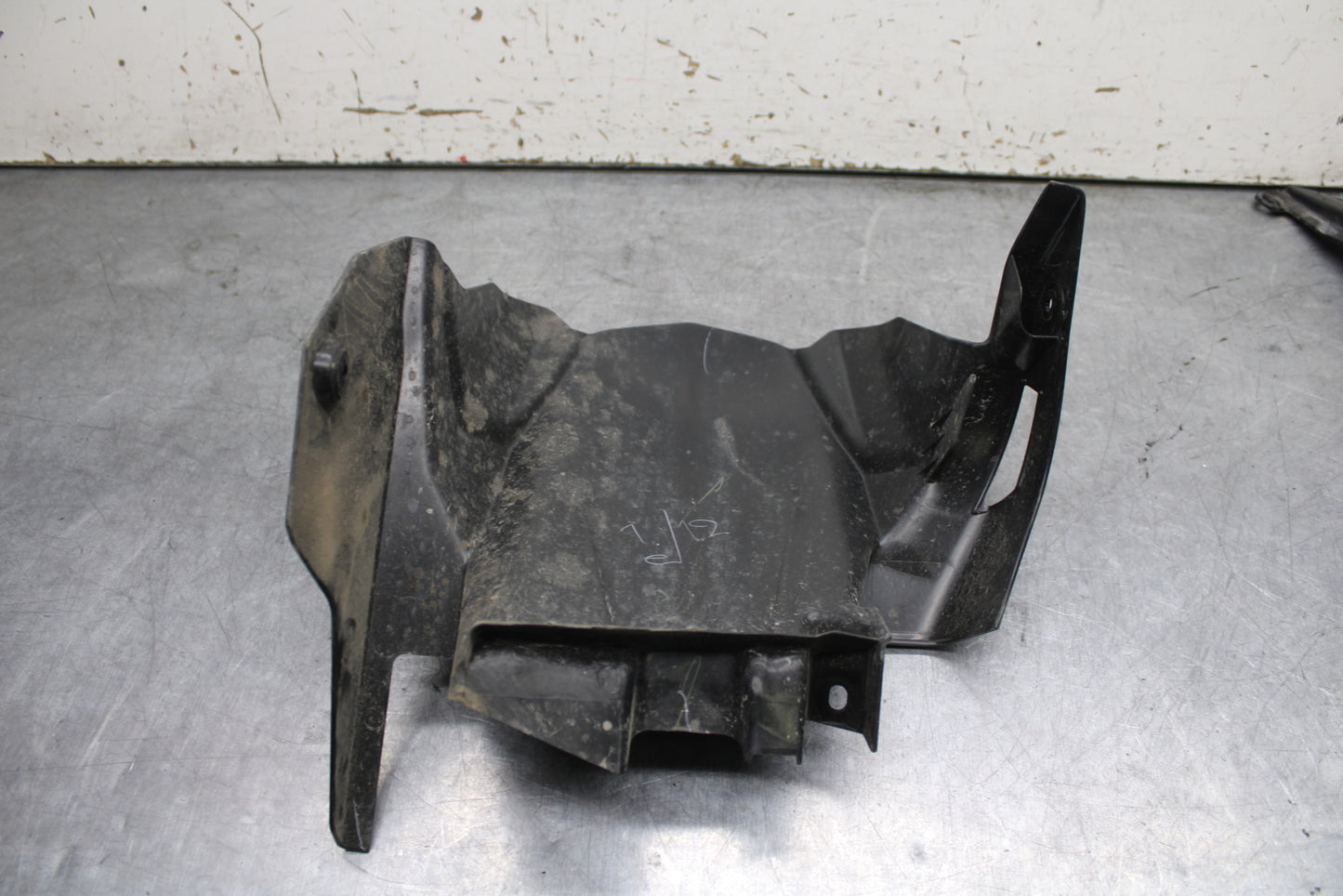 18-24 KAWASAKI NINJA 650 REAR BACK WHEEL TIRE HUGGER FENDER BB725